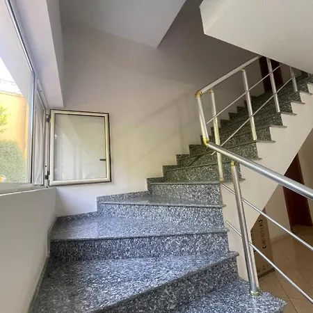Onis Apartment *